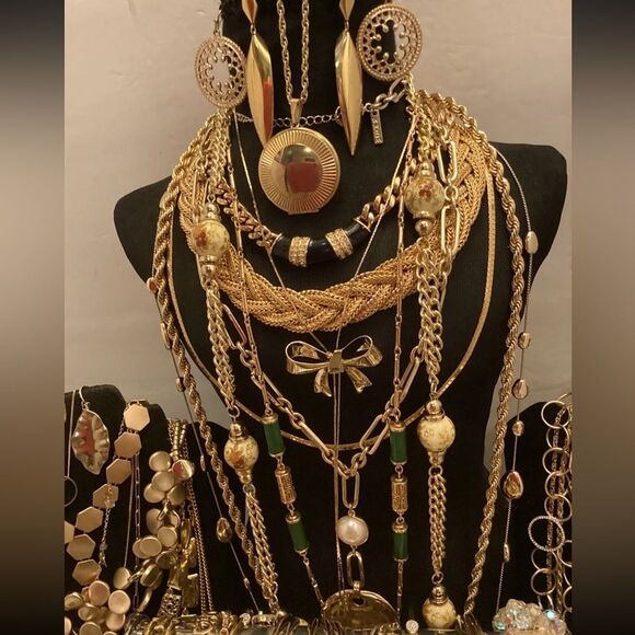 Huge 4 Lb jewelry lot- inventory bundle bulk jewelry - Picture 9 of 16